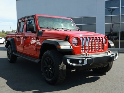 Used 2023 Jeep Gladiator Sport AWD/4WD image 3