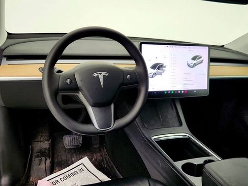 Used 2021 Tesla Model Y Long Range image 12