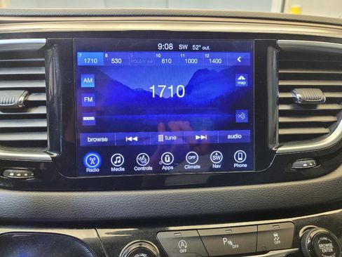 Used 2017 Chrysler Pacifica Touring-L Plus FWD image 25