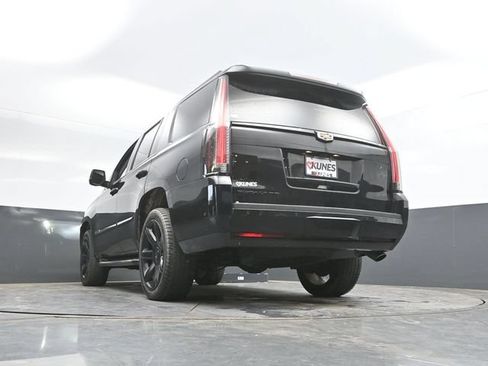 Used 2017 Cadillac Escalade Luxury AWD/4WD image 53