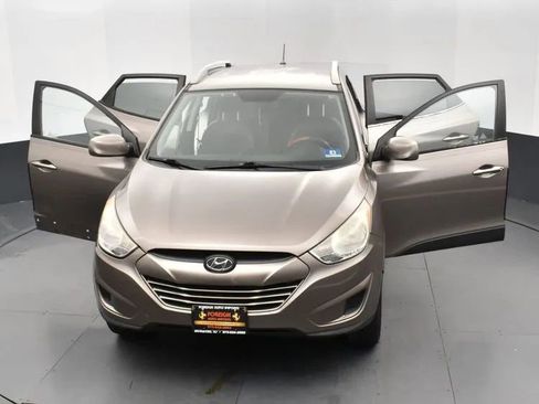 Used 2011 Hyundai Tucson GLS image 10