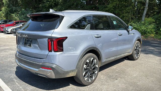 Used 2025 Kia Sorento SX FWD image 3