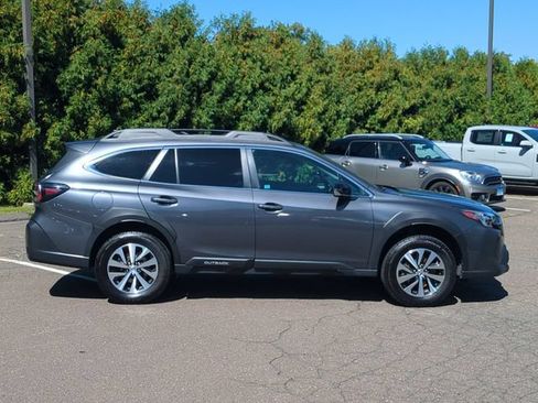 Used 2023 Subaru Outback Premium AWD/4WD image 2