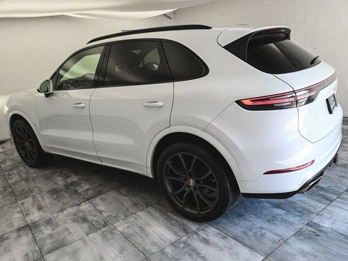 Used 2023 Porsche Cayenne AWD/4WD image 4