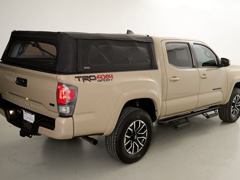 Used 2020 Toyota Tacoma TRD Sport AWD/4WD image 11