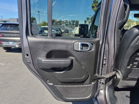 Used 2022 Jeep Gladiator Rubicon w/ Cold Weather Group image 20