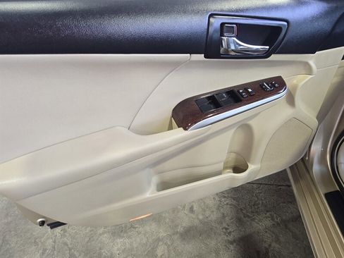 Used 2012 Toyota Camry XLE image 13