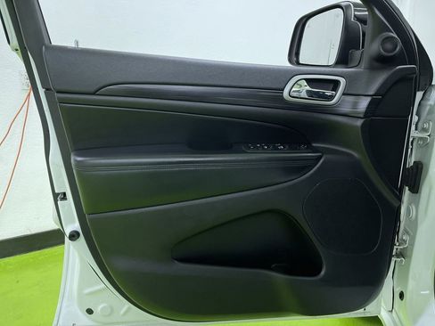 Used 2020 Jeep Grand Cherokee Altitude image 16