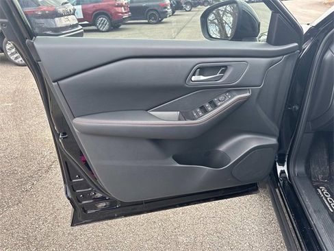 Certified 2026 Nissan Rogue SV image 26