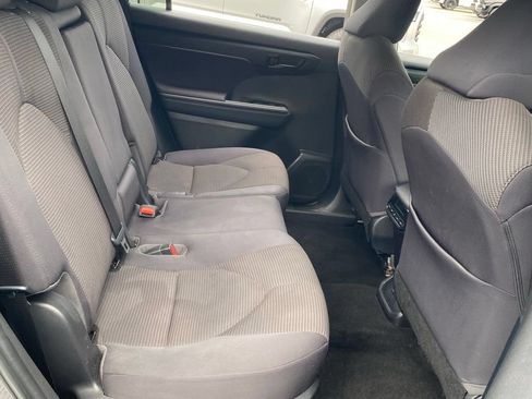 Used 2023 Toyota Highlander LE AWD/4WD image 16