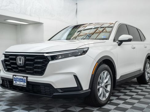 Used 2025 Honda CR-V EX image 3