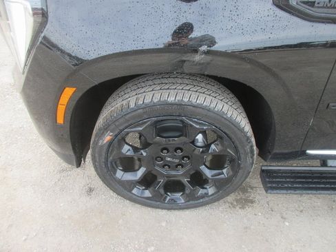 New 2026 GMC Yukon XL Denali w/ Denali Reserve Package image 11