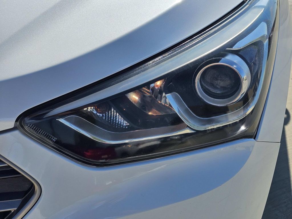 Used 2017 Hyundai Santa Fe Sport w/ Cargo Package AWD/4WD image 5