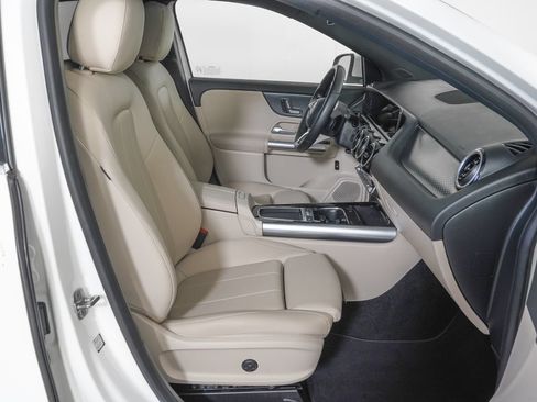 Used 2025 Mercedes-Benz GLA 250 4MATIC image 9