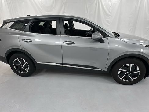 Used 2024 Kia Sportage LX image 2