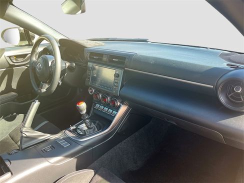 Used 2025 Toyota GR86 Premium image 27