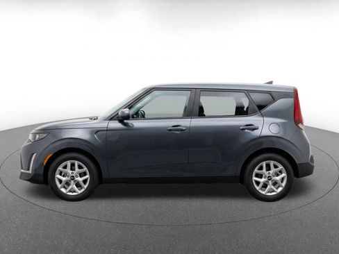Used 2025 Kia Soul LX w/ LX Technology Package FWD image 4