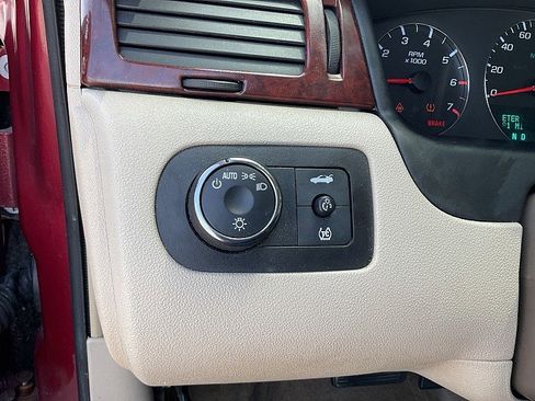 Used 2008 Chevrolet Impala LT w/ Luxury Edition Package FWD image 17