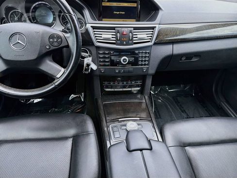 Used 2010 Mercedes-Benz E 350 Sedan image 17