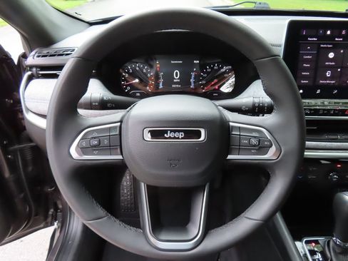Certified 2023 Jeep Compass Latitude AWD/4WD image 14