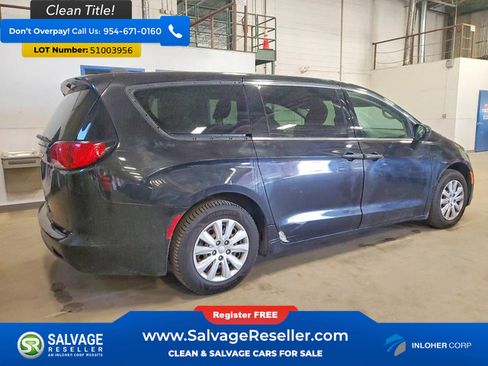 Used 2020 Chrysler Voyager L FWD image 4
