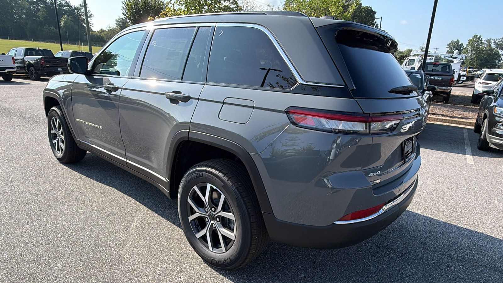 New 2027 Jeep Grand Cherokee Laredo X AWD/4WD image 10
