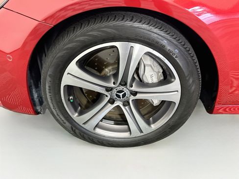 Used 2018 Mercedes-Benz E 400 4MATIC Wagon w/ Premium 1 Package image 11