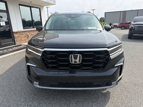 Used 2025 Honda Pilot Touring image 11