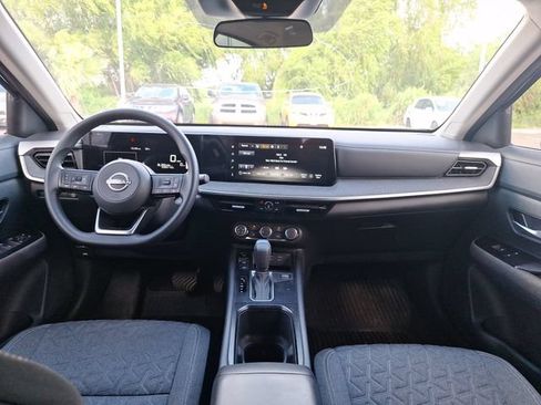 Certified 2025 Nissan Kicks SV w/ Charging Package FWD image 12