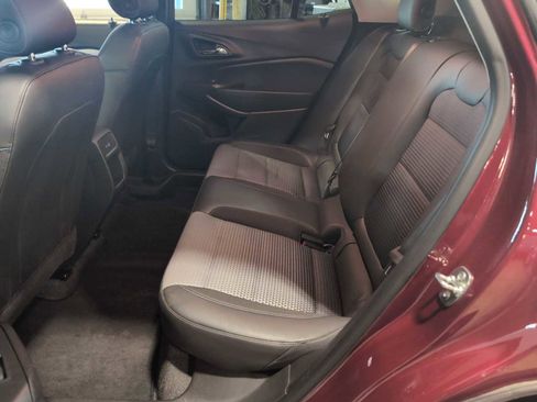 Used 2025 Chevrolet Trax LT w/ LT Convenience Package image 25