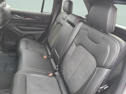 New 2025 Jeep Grand Cherokee Altitude image 18