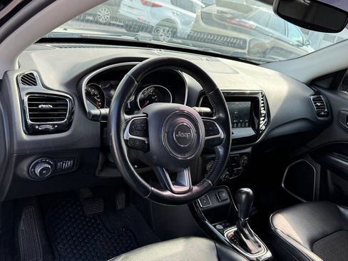 Used 2021 Jeep Compass Latitude FWD image 4