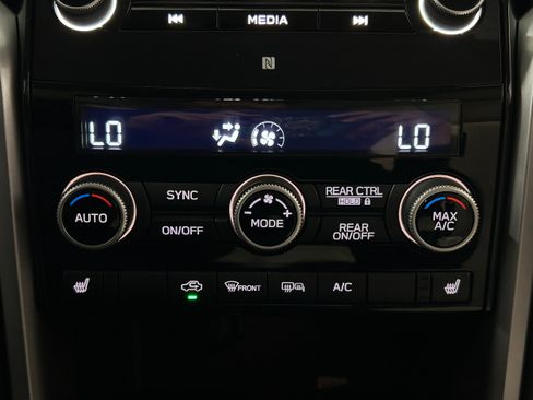 Used 2021 Subaru Ascent Limited w/ Popular Package #4 AWD/4WD image 9