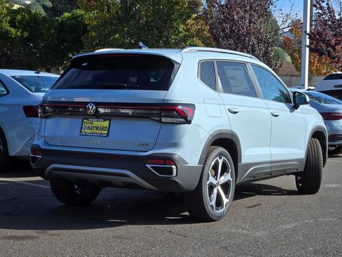 New 2026 Volkswagen Taos SEL image 3