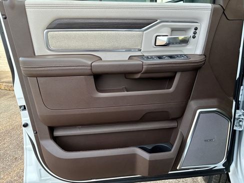 New 2026 RAM 2500 Laramie AWD/4WD image 11