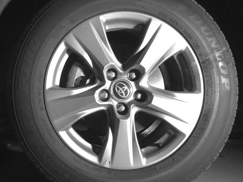 Used 2024 Toyota RAV4 XLE w/ Convenience Package image 10