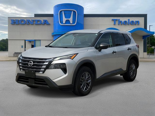 Used 2024 Nissan Rogue S AWD/4WD image 2