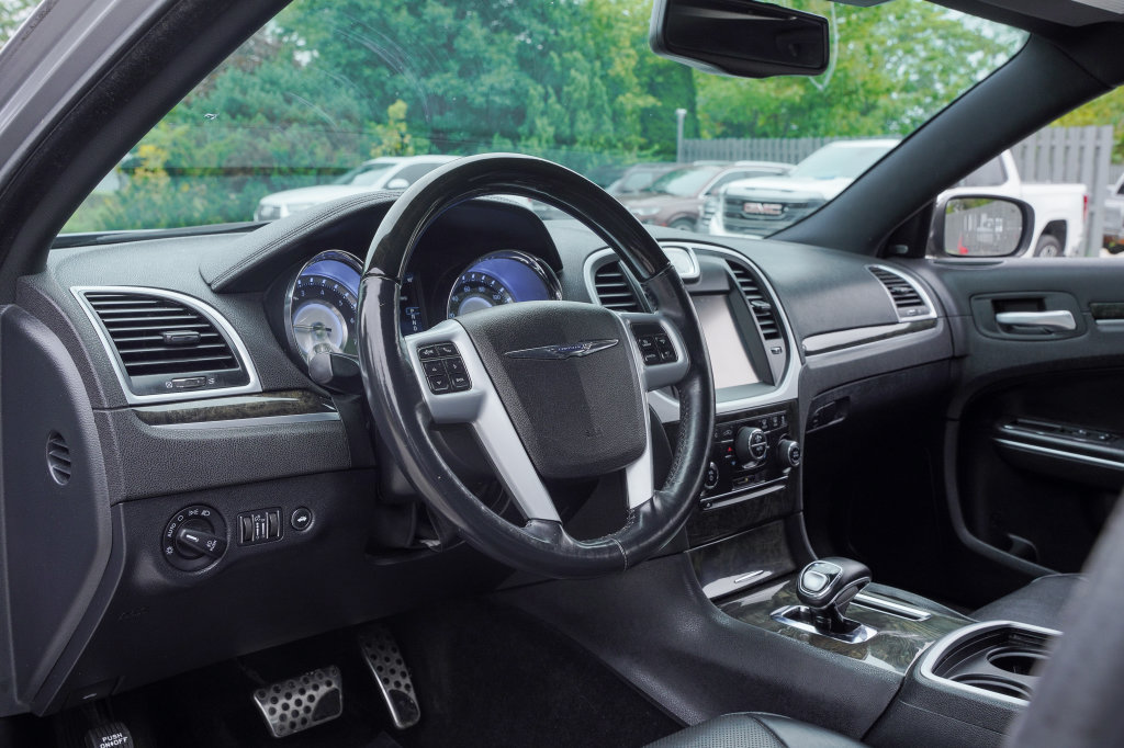 Used 2014 Chrysler 300 C AWD/4WD image 6