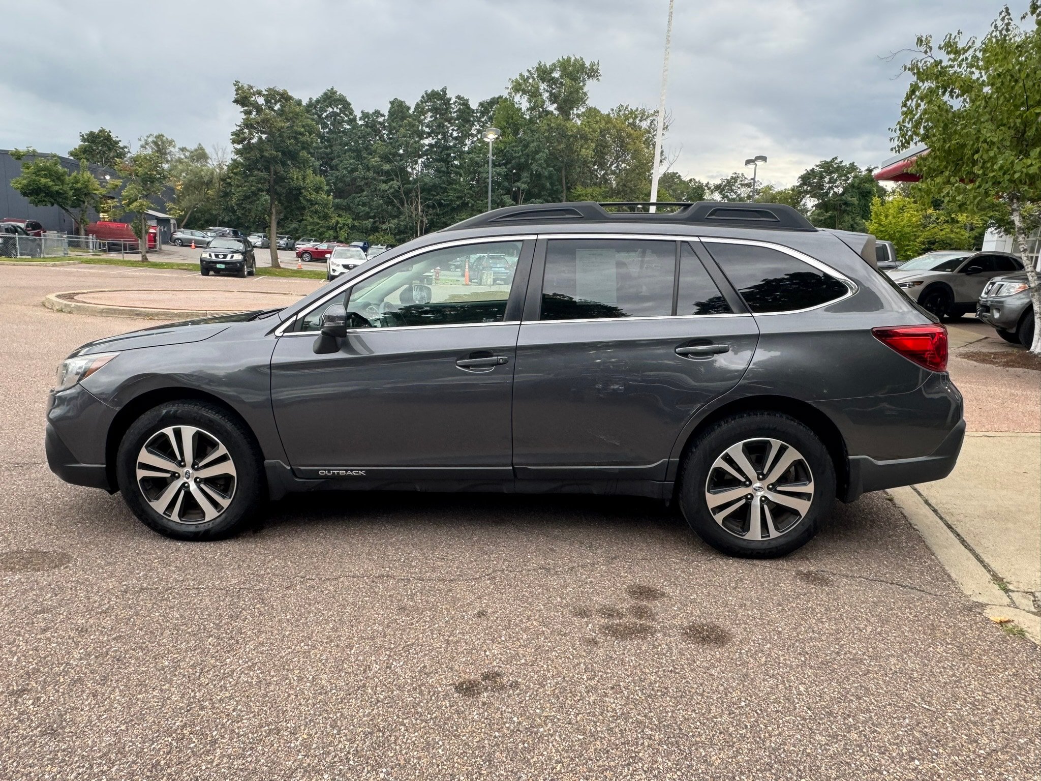 Used 2019 Subaru Outback 2.5i Limited w/ Popular Package #2 AWD/4WD image 4