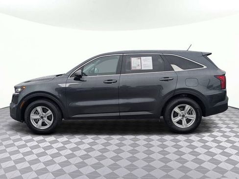Used 2023 Kia Sorento LX image 6