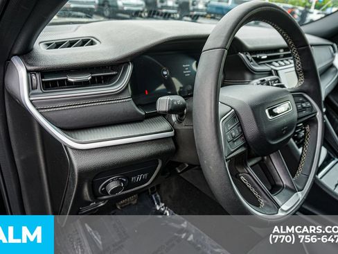 Used 2025 Jeep Grand Cherokee Altitude AWD/4WD image 39