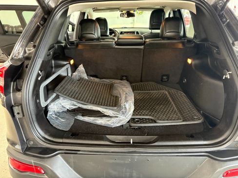 Used 2015 Jeep Cherokee Limited w/ Luxury Group image 18