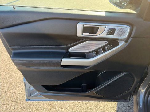 Used 2024 Ford Explorer Limited w/ Limited Technology Package image 12