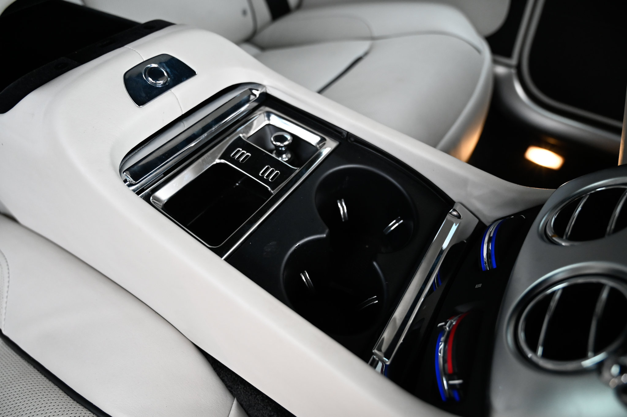 Used 2018 Rolls-Royce Dawn RWD image 49