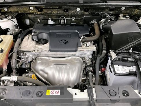 Used 2018 Toyota RAV4 LE w/ Carpet Mat Package image 31