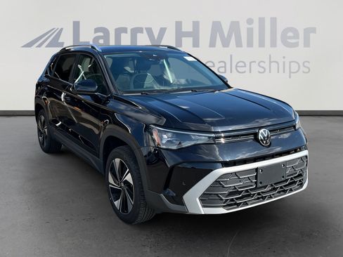 Used 2025 Volkswagen Taos SE AWD/4WD image 7