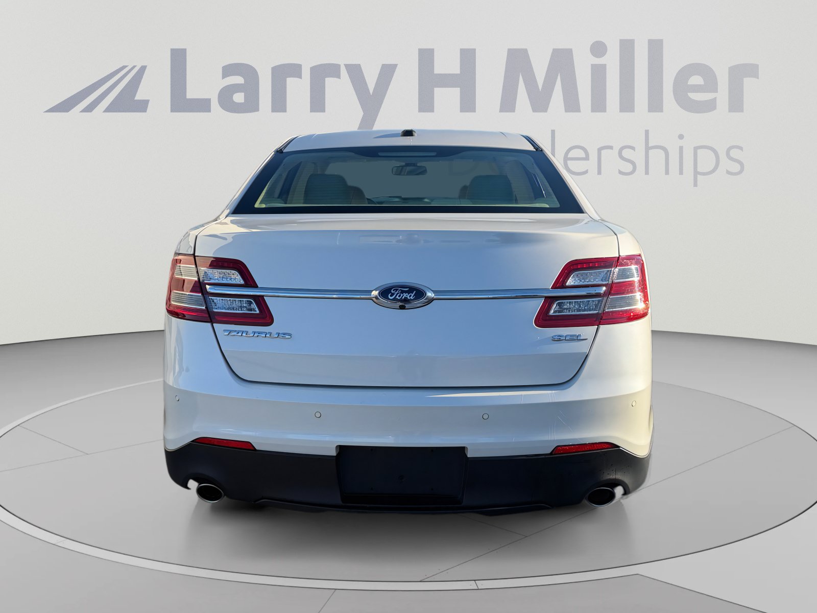 Used 2018 Ford Taurus SEL w/ Equipment Group 201A FWD image 4