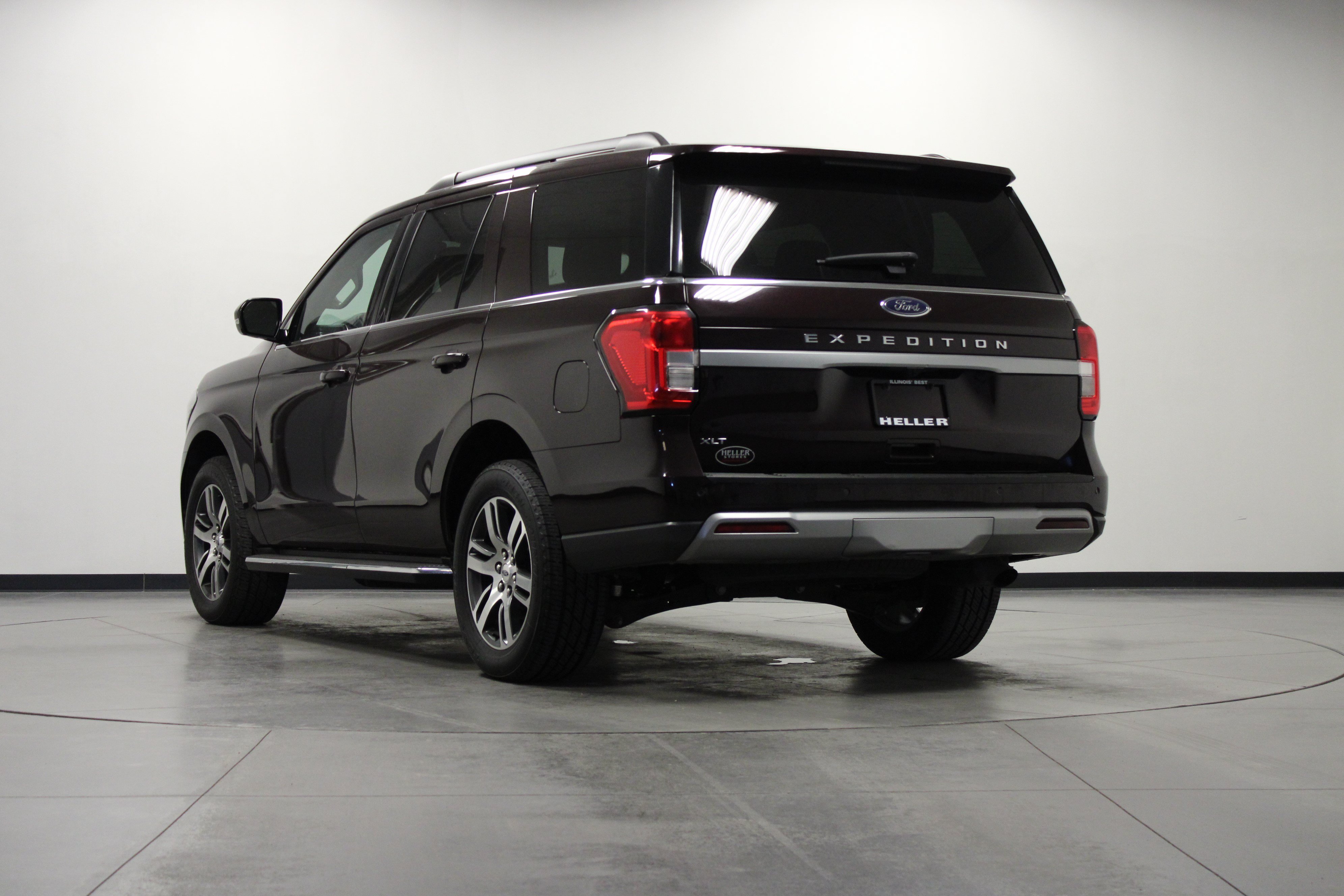 Used 2023 Ford Expedition XLT AWD/4WD image 6