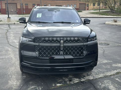 Used 2025 Lincoln Navigator Reserve w/ Jet Appearance Package AWD/4WD image 3