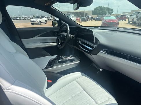 Used 2024 Cadillac Lyriq Sport RWD image 10